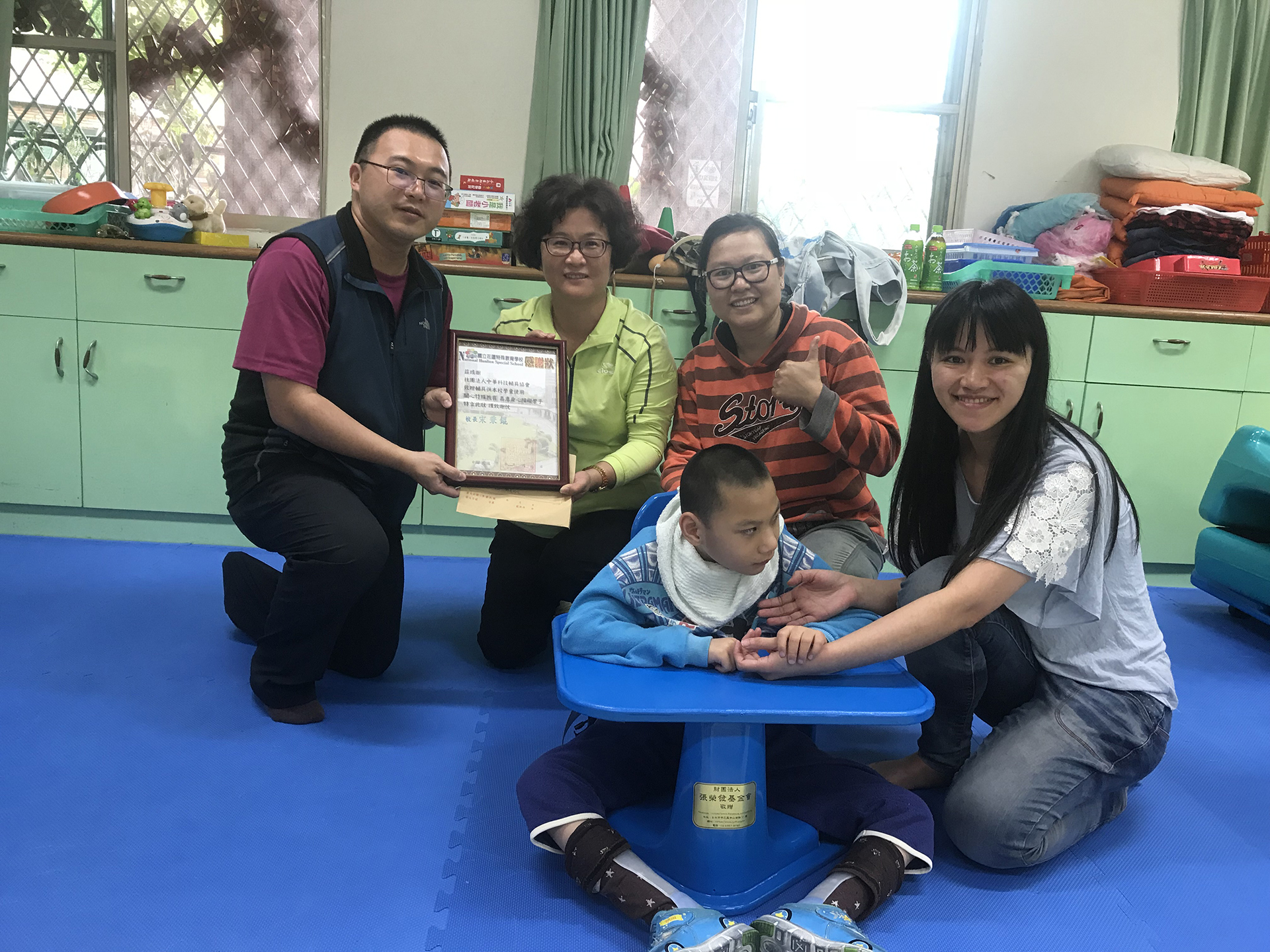 補助腦痲個案購置地板角椅