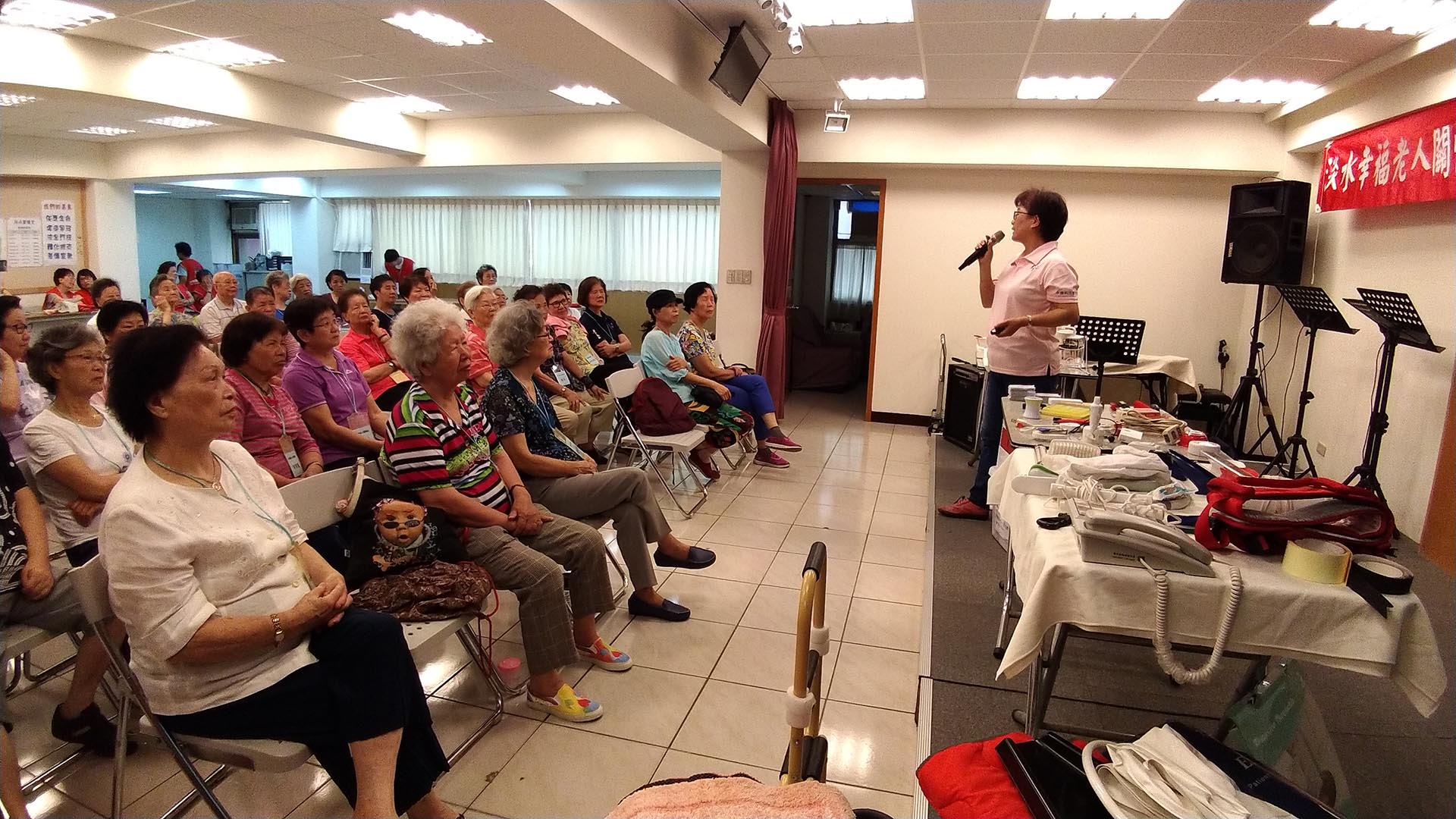 淡水靈糧堂的老人關懷據點
